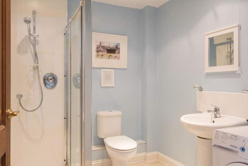 Cosy Beachfront Retreat With Stunning Sea Views & Free Access To A Local Indoor Pool Talland Exterior foto