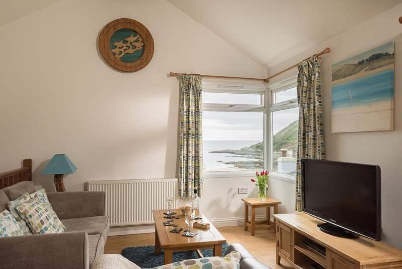 Cosy Beachfront Retreat With Stunning Sea Views & Free Access To A Local Indoor Pool Talland Exterior foto