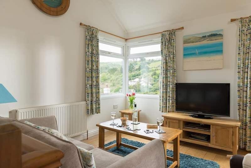 Cosy Beachfront Retreat With Stunning Sea Views & Free Access To A Local Indoor Pool Talland Exterior foto